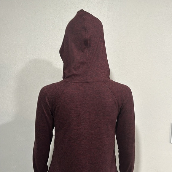 Athleta Top with thumb cutouts and hood - Picture 4 of 9